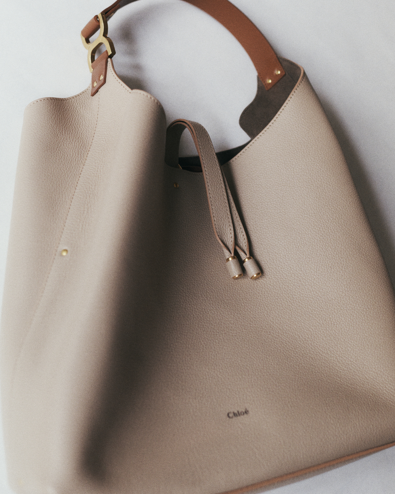 M LE MONDE - Sac - Set Design by ANNA SBIERA